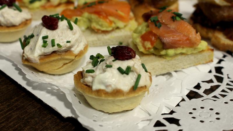 Canapes variados frios y calientes