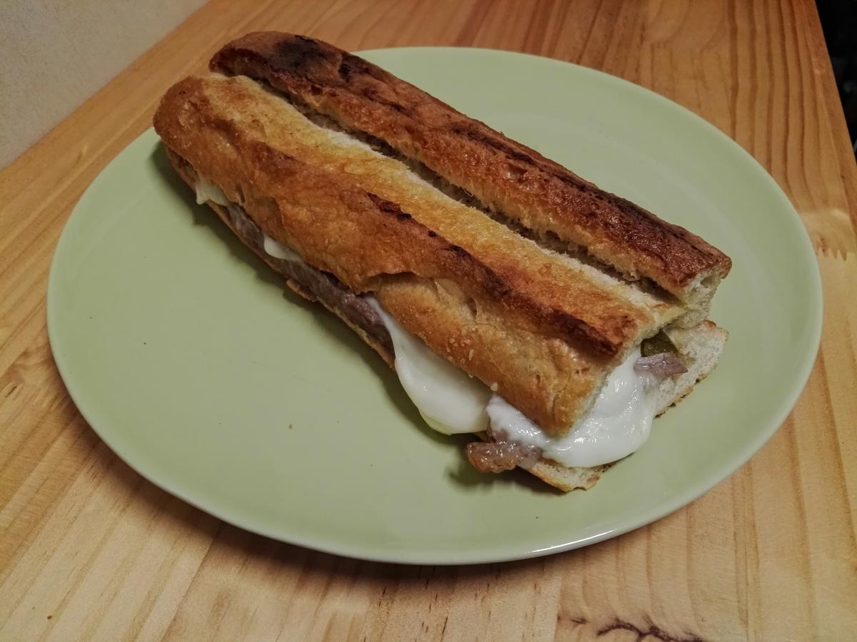 Bocadillo de filete queso y jalapeños