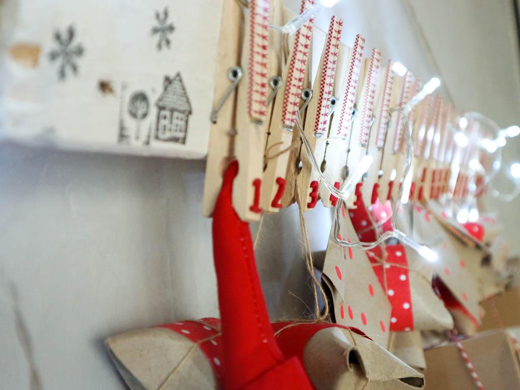 detalle de las pinzas del calendario de adviento