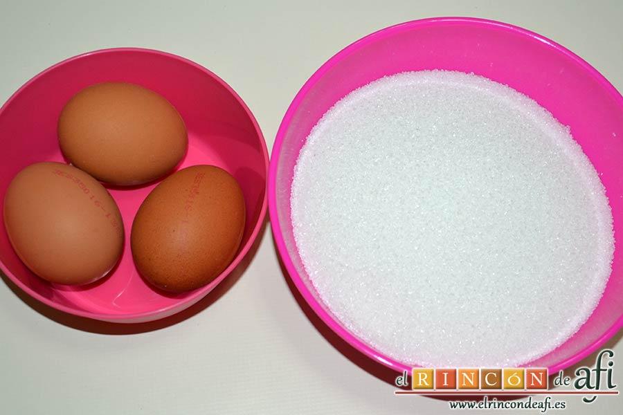 Pastitas de almendra, preparar el azúcar y los huevos