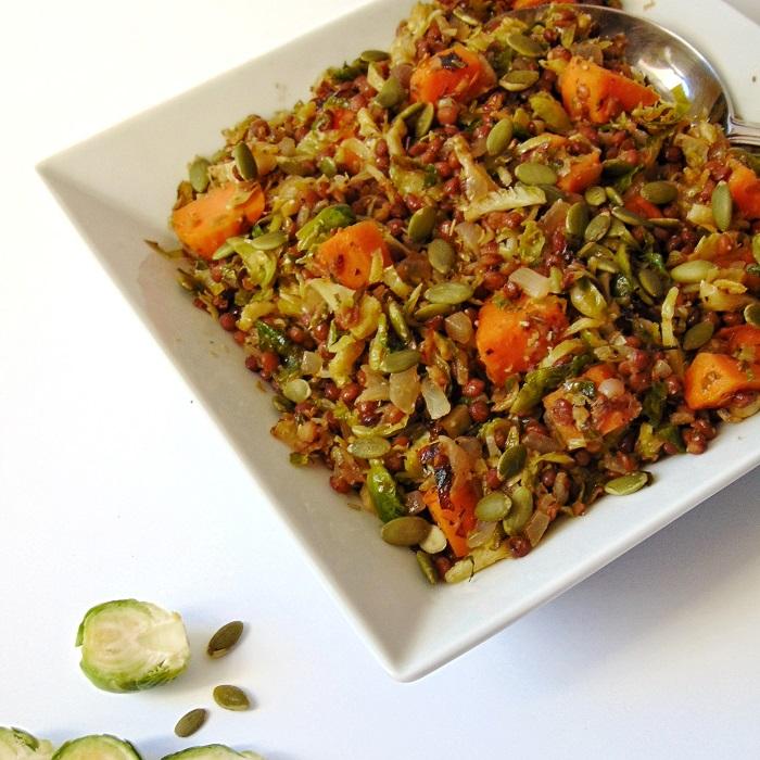 Ensalada templada de coles de bruselas y lentejas