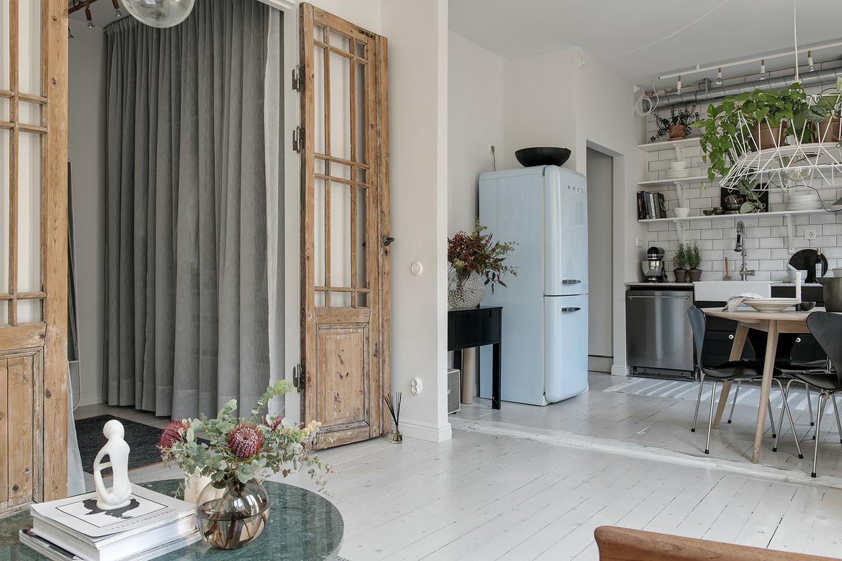 Cómo_ganar_luz_natural_en_casa_deco-inspiración_decoración_puertas_madera_cristal-10