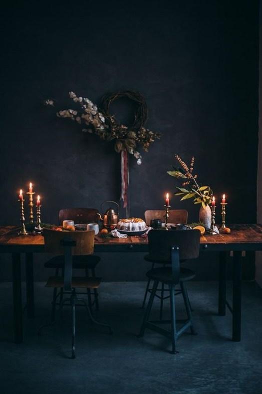 Mesas de comedor propias de la decoración vintage, vestidas para celebrar la Navidad.