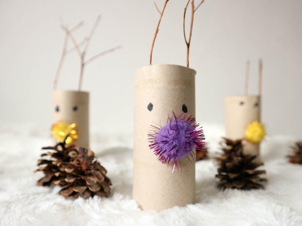 renos hechos con rollos de papel