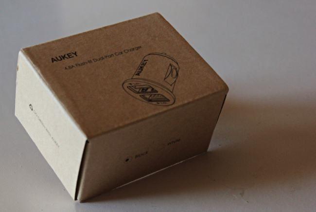 Cargador USB para Coche en su caja - AUKEY