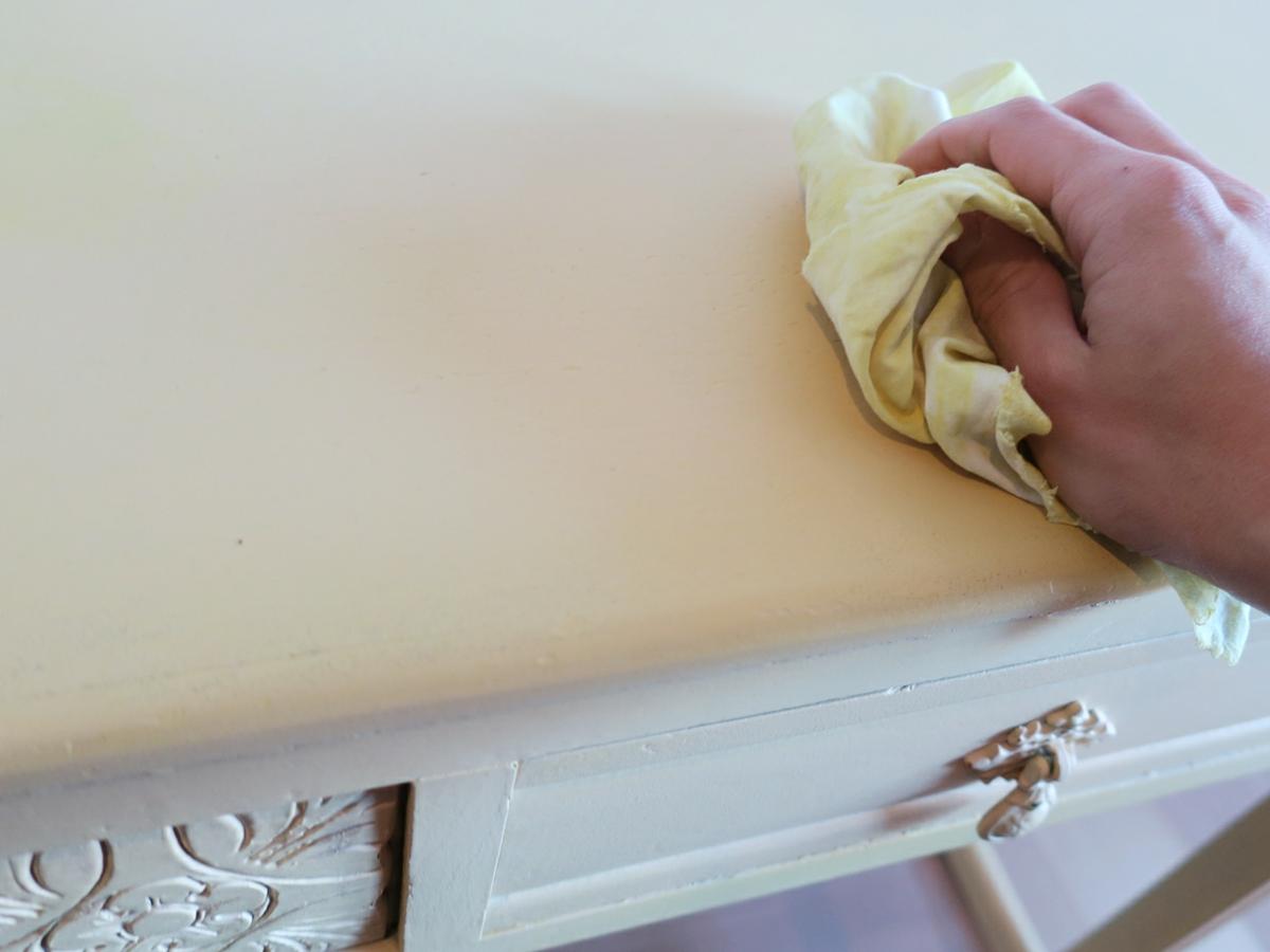 aplicar cera después del chalk paint