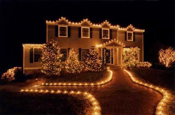 Iluminación exterior Navidad. Imagen referencial Pinterest.