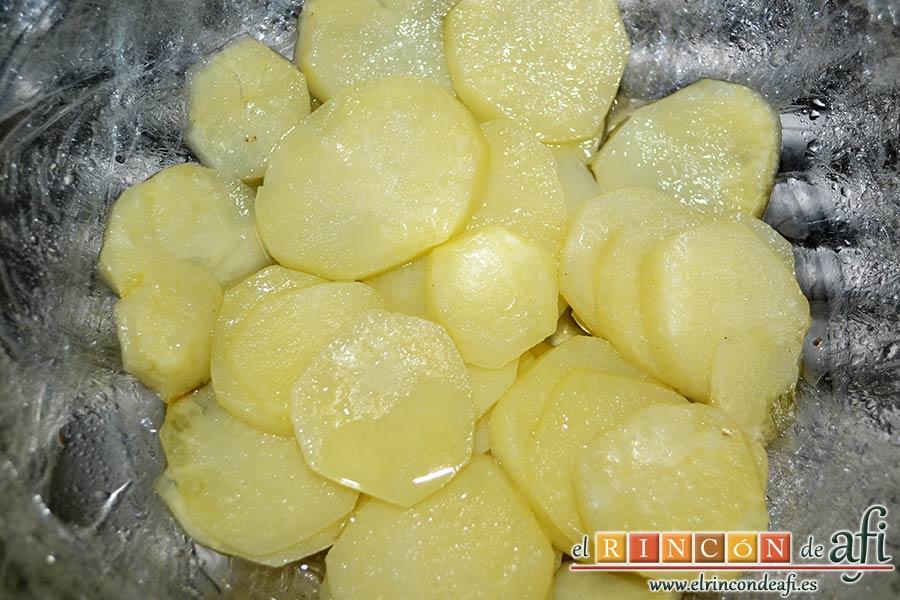 Tarta de salmón marinado y espárragos trigueros, una vez hechas las reservamos