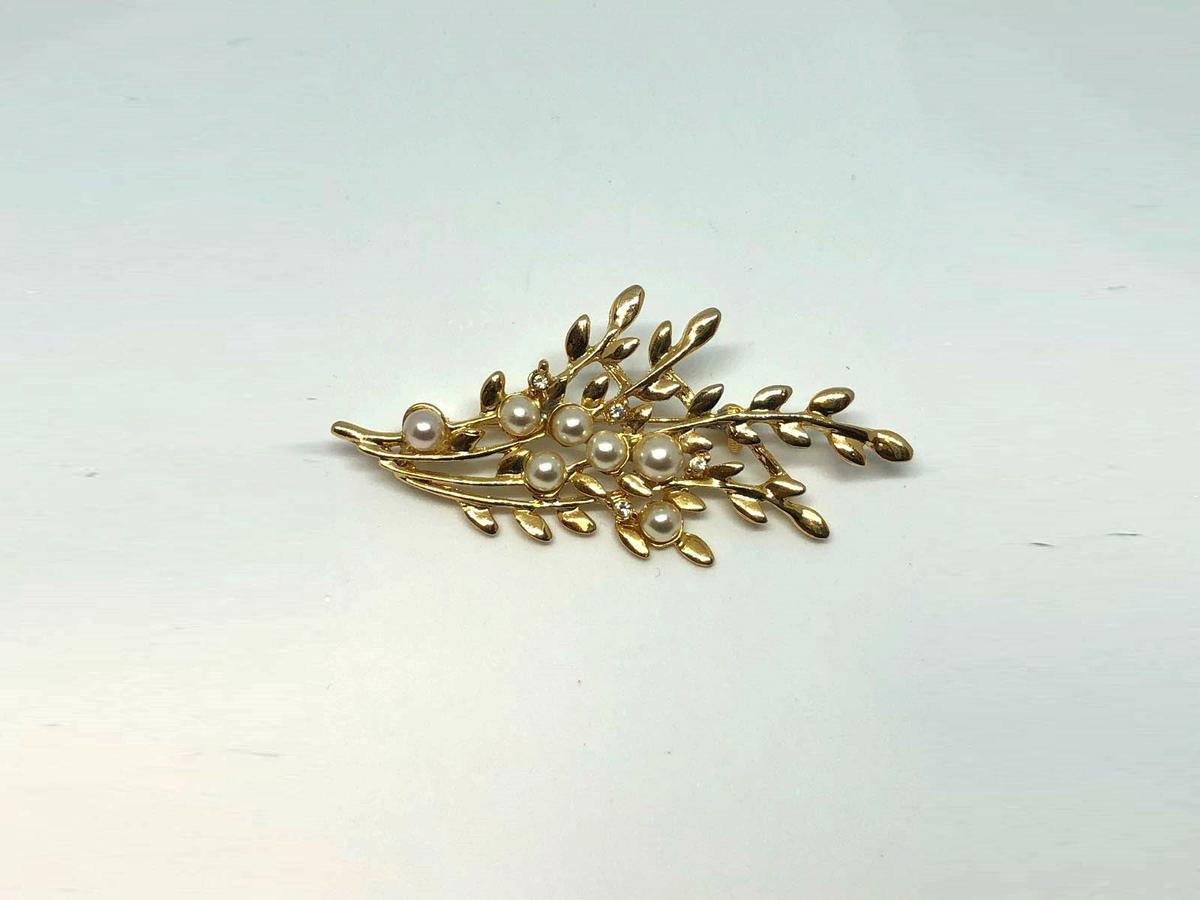 broche dorado