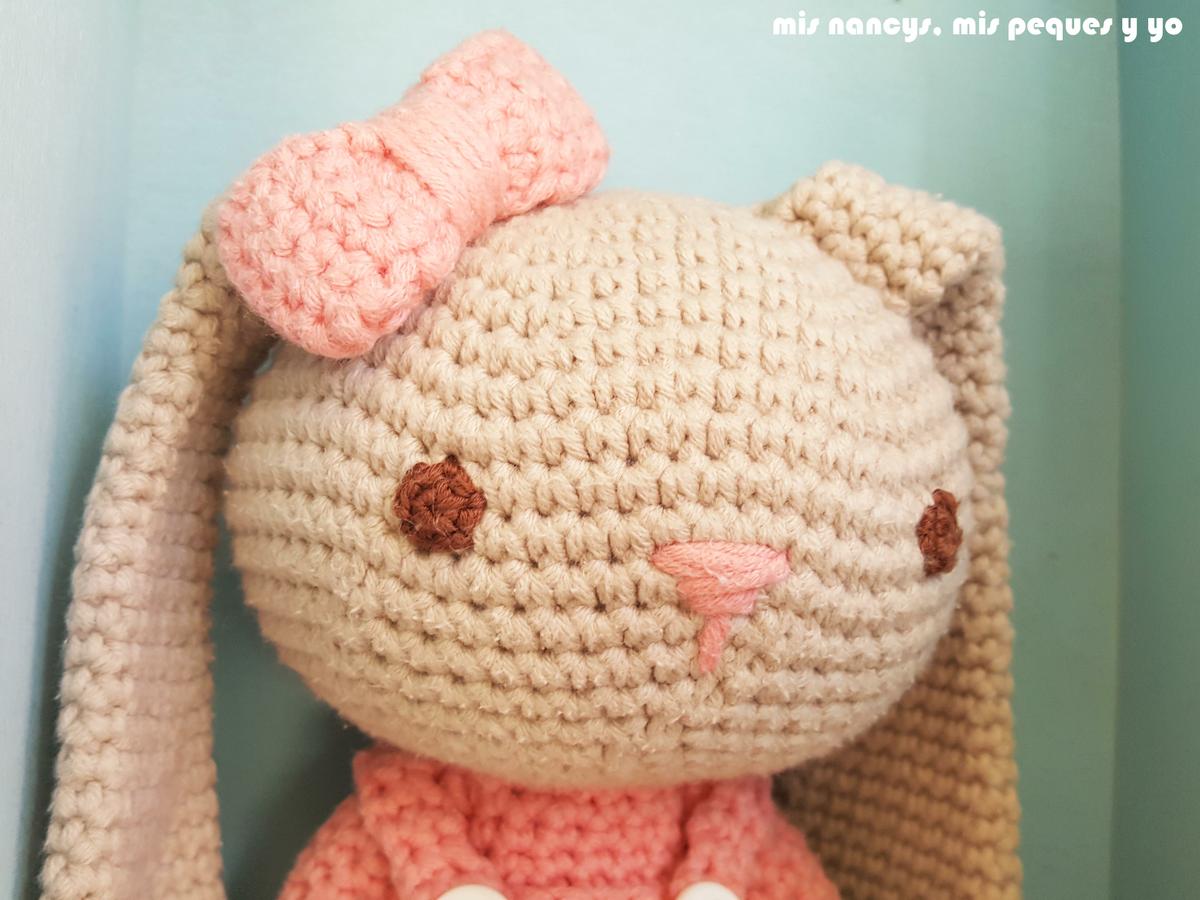 mis nancys, mis peques y yo, pareja de conejitos amigurumis, detalle lazo conejita