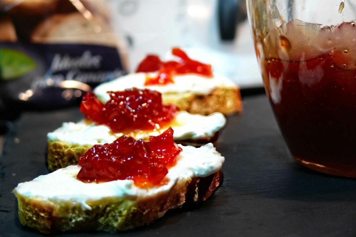 En dos pasos con Thermomix preparamos estos pimientos confitados, que harán las delicias de nuestros entrantes y aperitivos