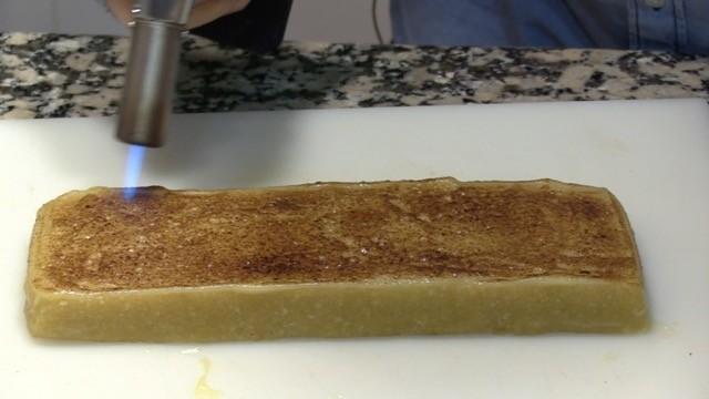 Quemamos la yema del turrón