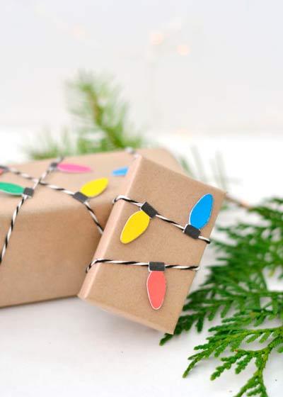 decoracion para regalos navideños con guirnalda de luces de papel diy