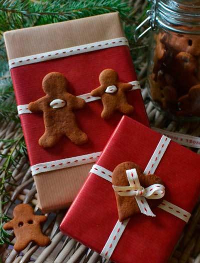 decorar los regalos de navidad con galletas de jengibre