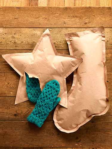 papel de regalo de navidad con formas navideñas