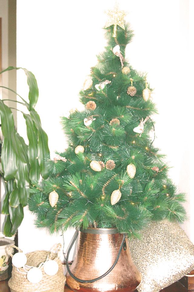 Navidad dorada y gris árbol