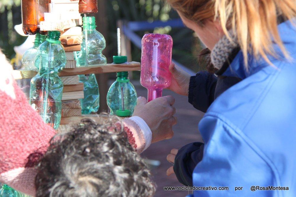 Árbol de Navidad reciclando botellas de plástico
