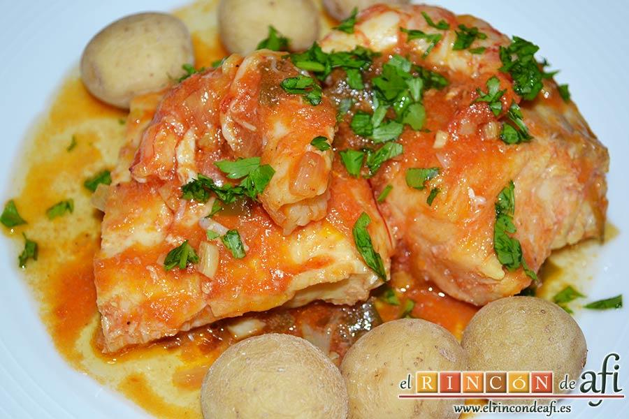 Bacalao en salsa de azafrán y gambones, sugerencia de presentación