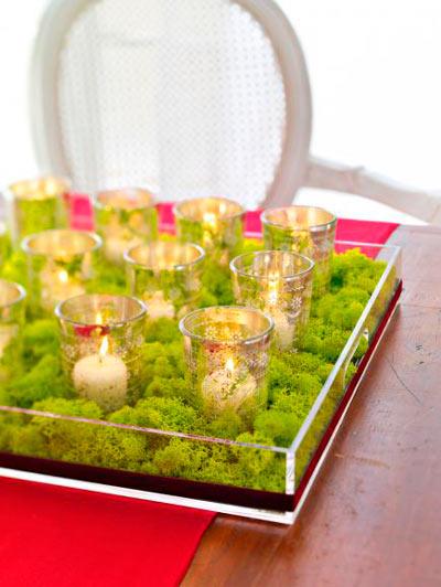 centro navideño original con musgo fresco y velas