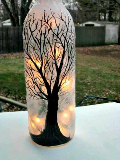 Idea para iluminar reutilizando una botella decorada