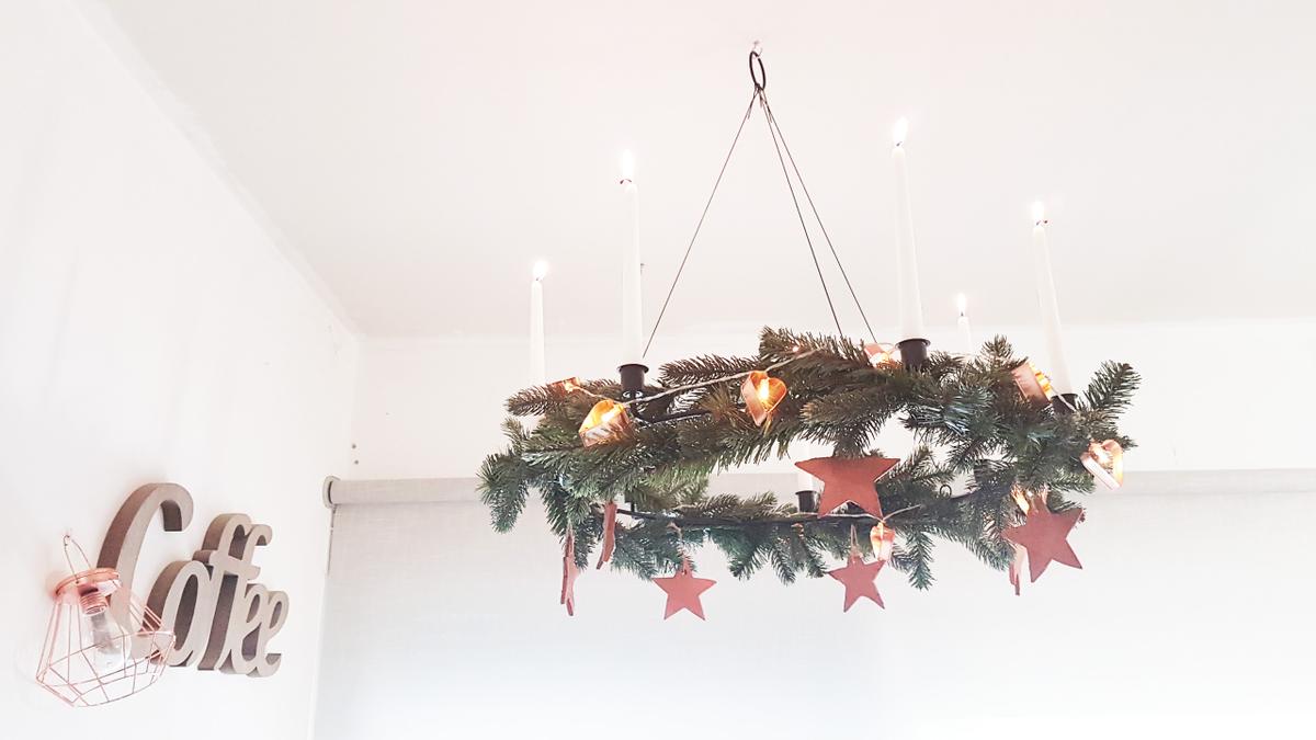 Navidad en cobre - Adorno de Navidad de techo con estrellas en cobre velas y guirnalda de luces
