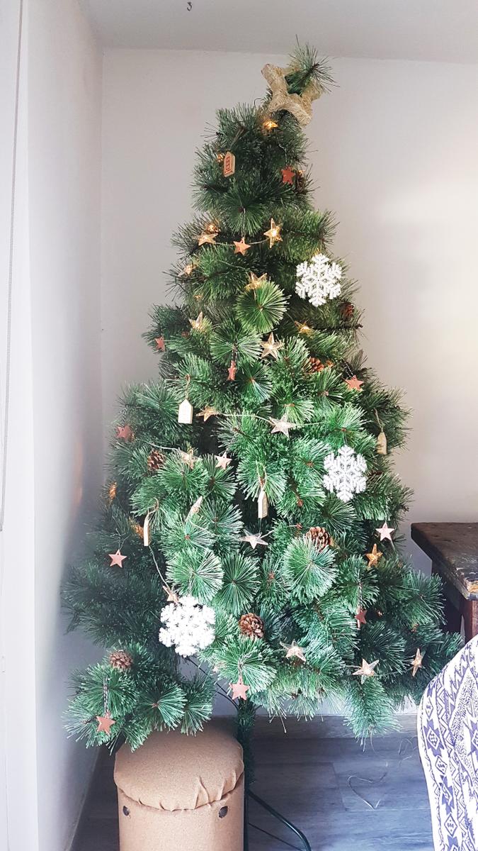 Navidad en cobre - Árbol de Navidad con adornos de pasta de modelar en cobre y guirnalda de luces de estrellas