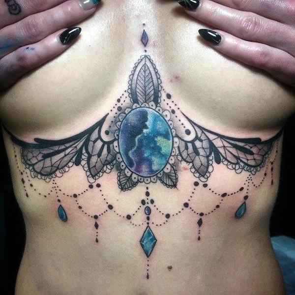 Tatuajes, Tatuadores y amantes de los tatuajes Tatuajes under breast Partes cuerpo 
