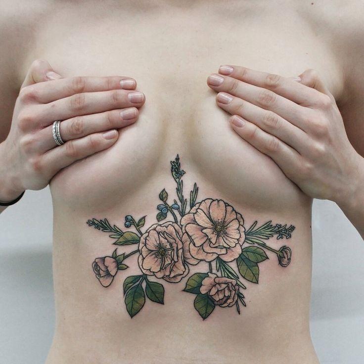 Tatuajes, Tatuadores y amantes de los tatuajes Tatuajes under breast Partes cuerpo 