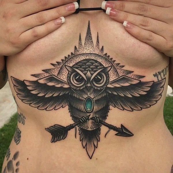 Tatuajes, Tatuadores y amantes de los tatuajes Tatuajes under breast Partes cuerpo 