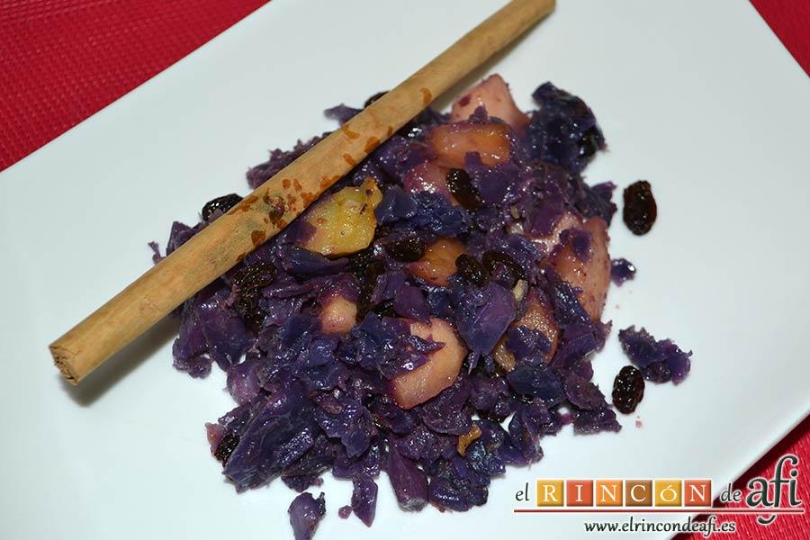 Lombarda rehogada con manzana, pasas y canela, sugerencia de presentación