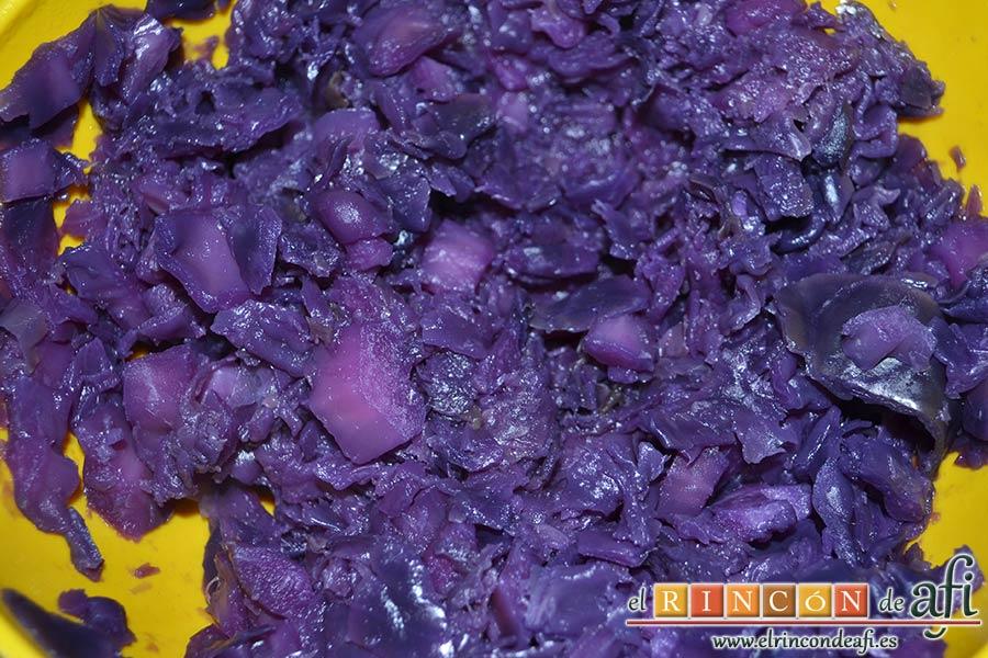 Lombarda rehogada con manzana, pasas y canela, escurrir bien