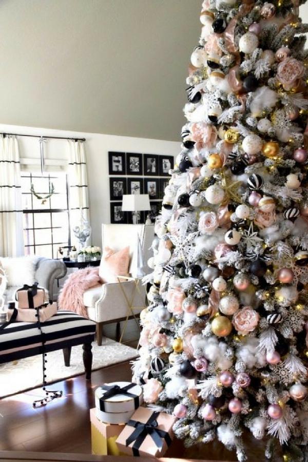 Decoración navideña en negro y rosa