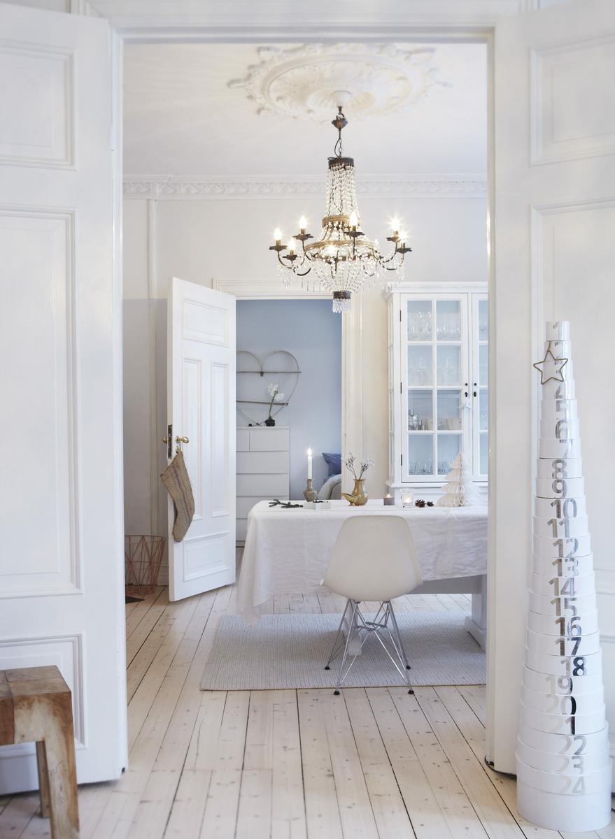 Una_sutil_decoración_navideña_decoración natural_decoración nórdica_comedor-02