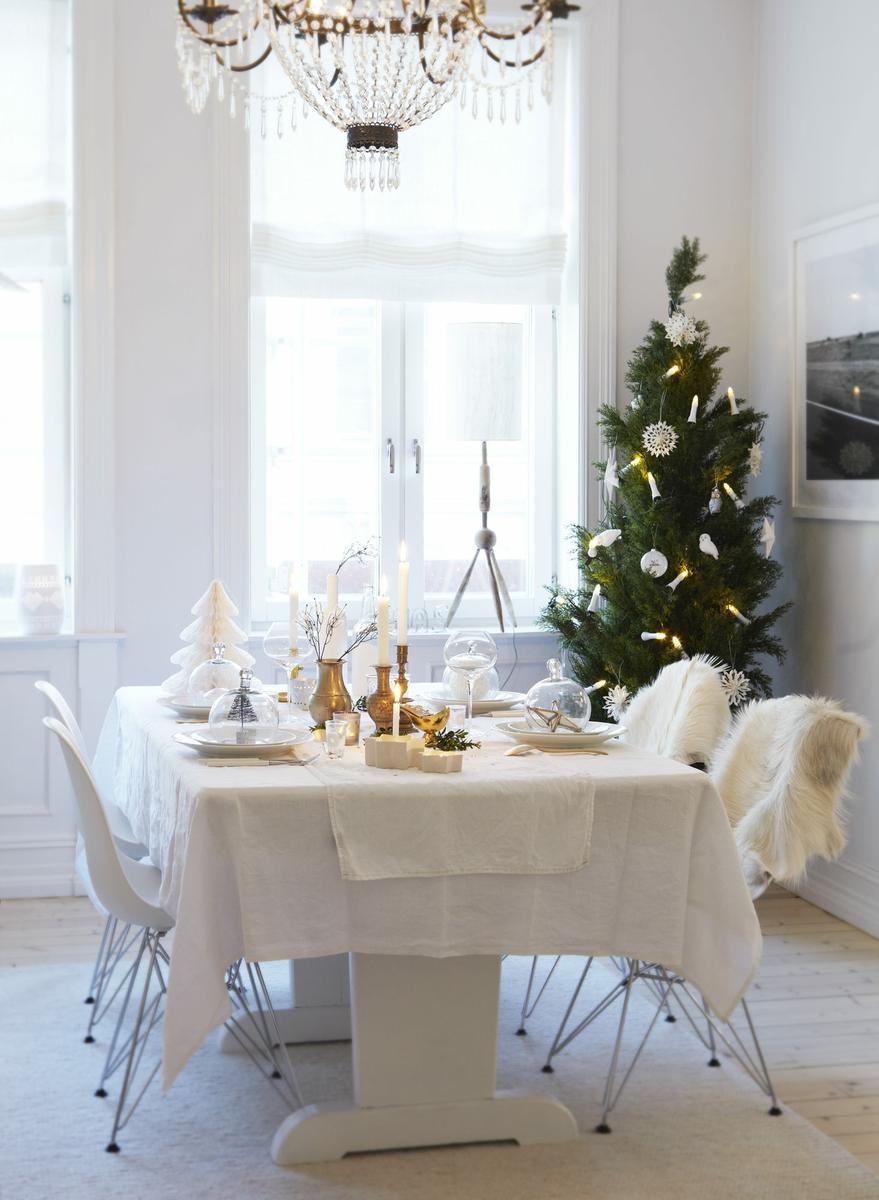 Una_sutil_decoración_navideña_decoración natural_decoración nórdica_árbol-03