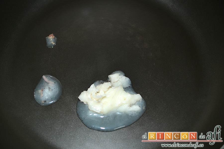 Confit de pato con tortitas de papas con pimientos y peras caramelizadas, poner un poco de grasa de pato a calentar en una sartén