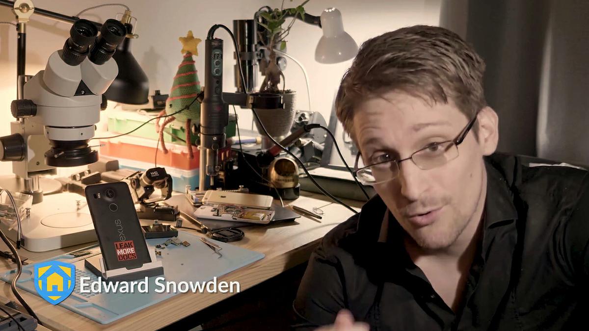 Edward Snowden lanza app para proteger tu laptop