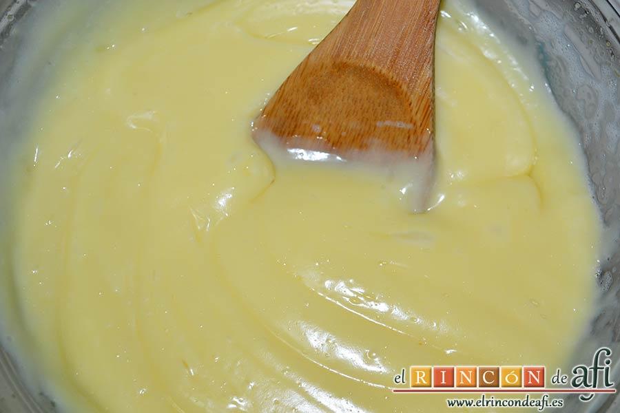 Tarta de crema franchipán con manzanas y almendras, preparar una crema pastelera con medio litro de leche