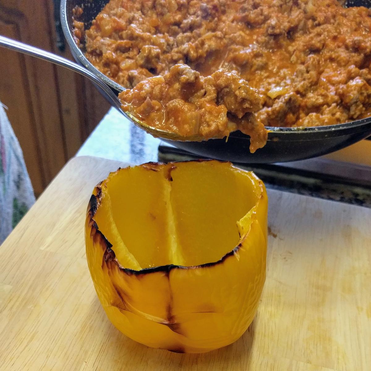 rellenando los pimientos