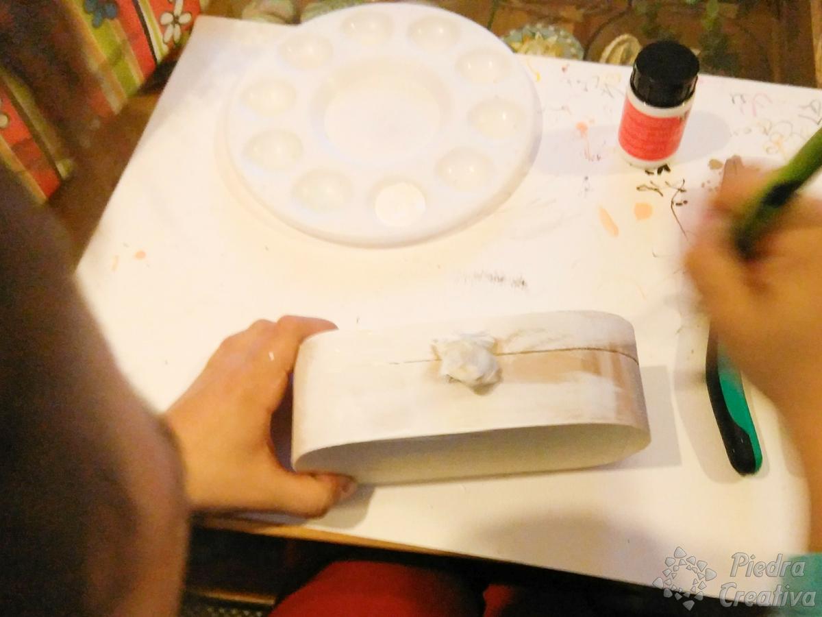 Caja pintada para regalar