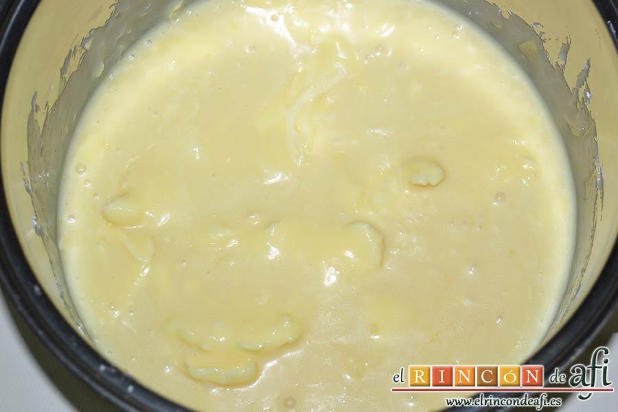 Delicias de Navidad con chocolate y caramelo, poner a fuego moderado sin dejar de revolver para que no se pegue al caldero