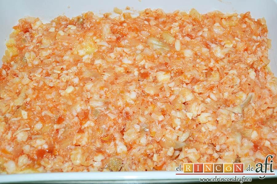 Pastel de bacalao, poner encima una capa de bacalao