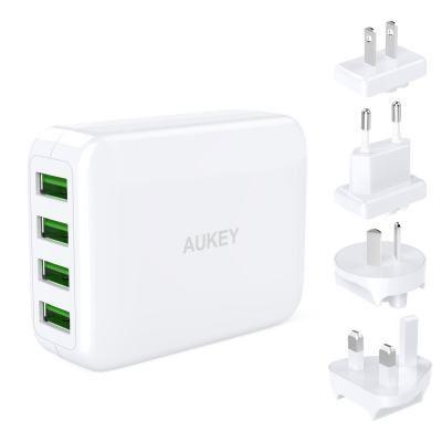 Adaptador USB AUKEY internacional para viajar
