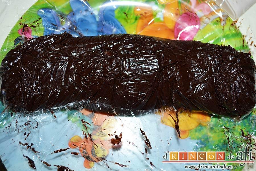 Galletas de Navidad de chocolate y avellanas, sacar las porciones de la nevera