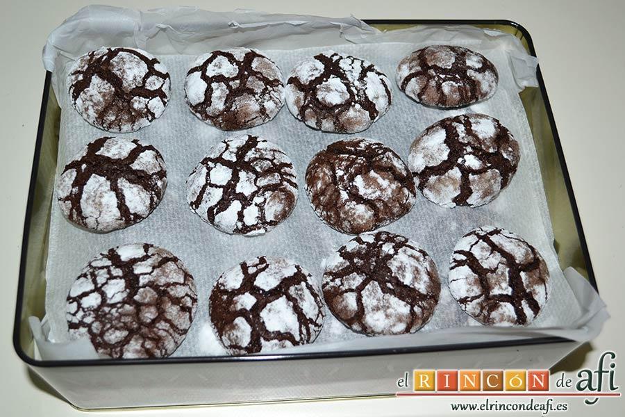 Galletas de Navidad de chocolate y avellanas, guardar en caja hermética