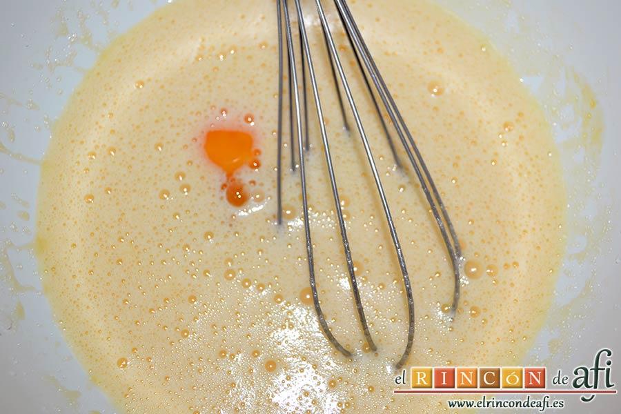 Galletas de Navidad de chocolate y avellanas, seguir batiendo de uno en uno