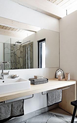 interior-bathroom2-winter-kati-hienonen-finland