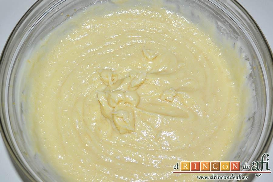 Galettes des Rois, mezclar hasta que quede bien integrado