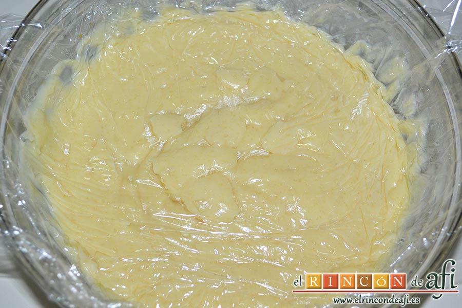 Galettes des Rois, tapar con film hasta dejarlo pegado a la superficie y refrigerar