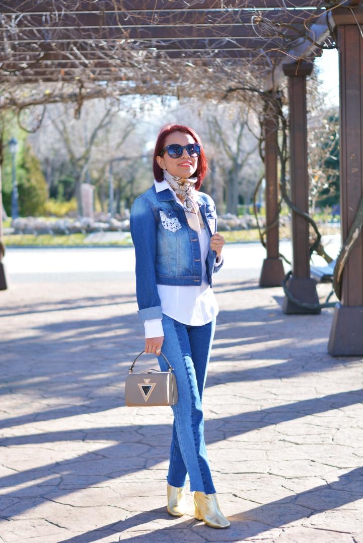 Look con pantalón y chaqueta vaquera