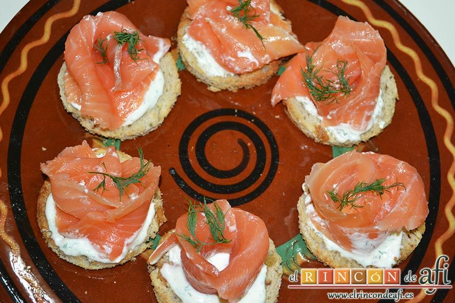 Rosas de salmón, sugerencia de presentación